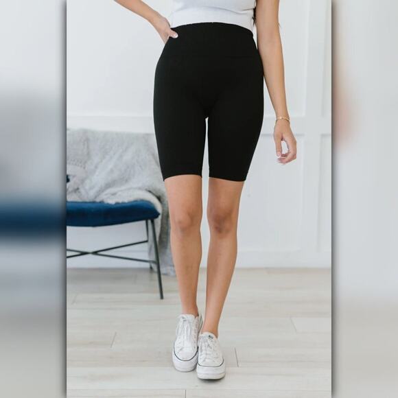 ♥ 668 ♥ (OS) Hold Me Tight High-Waisted Compression Black Biker Shorts - Picture 2 of 11